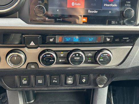 Used 2017 Toyota Tacoma TRD Sport image 21