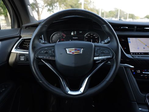 Certified 2025 Cadillac XT6 Premium Luxury image 10