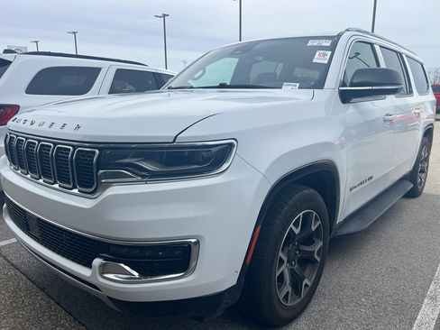 Used 2023 Jeep Wagoneer L Series III image 2