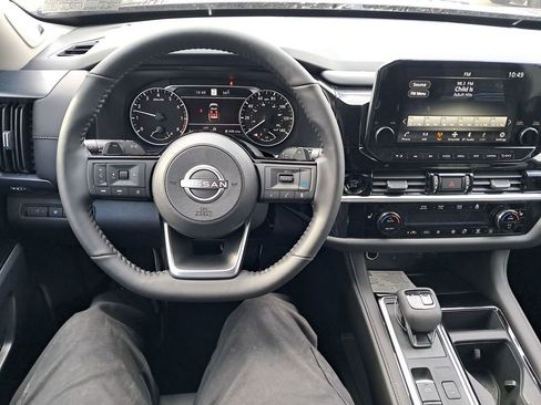 New 2025 Nissan Pathfinder SL w/ SL Premium Package image 14