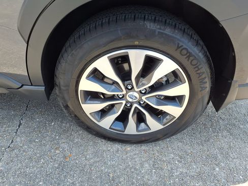 Used 2025 Subaru Outback Limited w/ Popular Package #2 AWD/4WD image 12