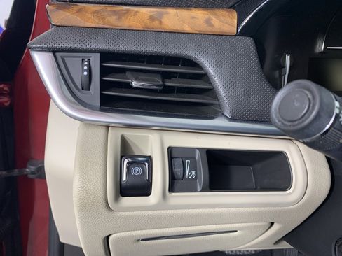 Used 2019 Cadillac XTS Luxury image 16