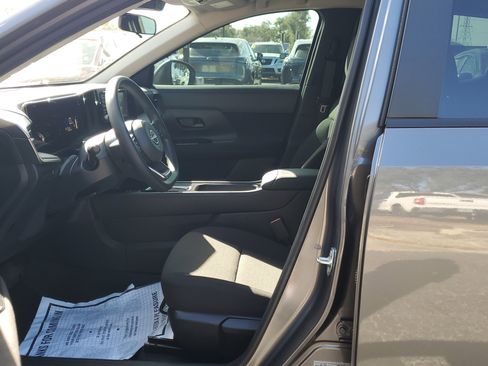 Certified 2025 Nissan Kicks S image 18