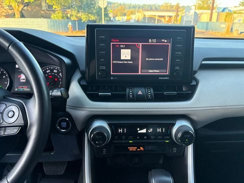 Used 2022 Toyota RAV4 XLE Premium image 19