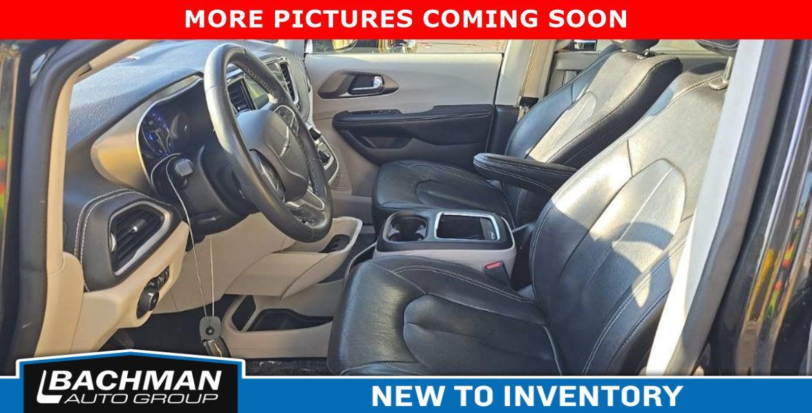 Used 2022 Chrysler Pacifica Touring-L AWD/4WD image 4