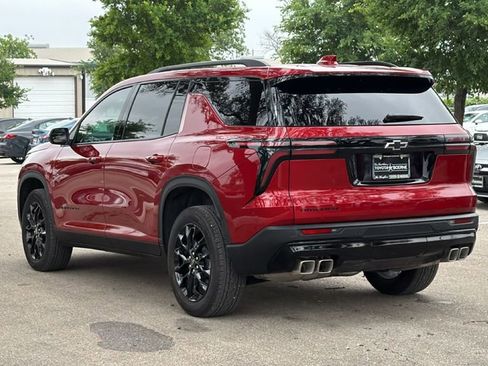 Used 2026 Chevrolet Traverse LT w/ Midnight/Sport Edition FWD image 9