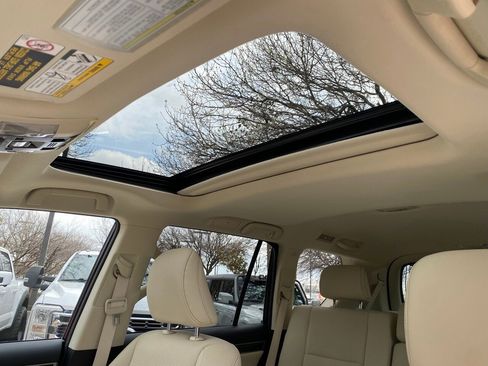 Used 2023 Lexus GX 460 Premium w/ Premium Package image 33