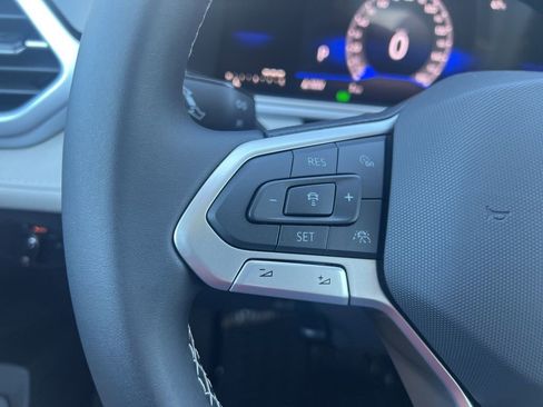 New 2025 Volkswagen Taos SE image 28