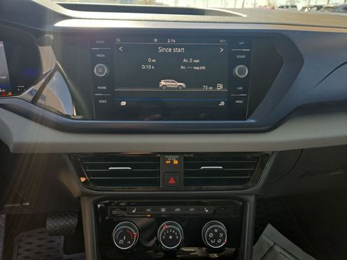 Used 2023 Volkswagen Taos SE w/ Panoramic Sunroof Package image 42