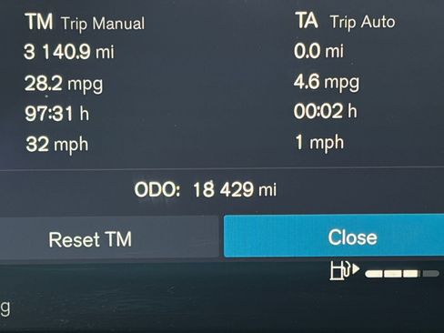 Used 2025 Volvo V60 B5 Cross Country Plus image 36