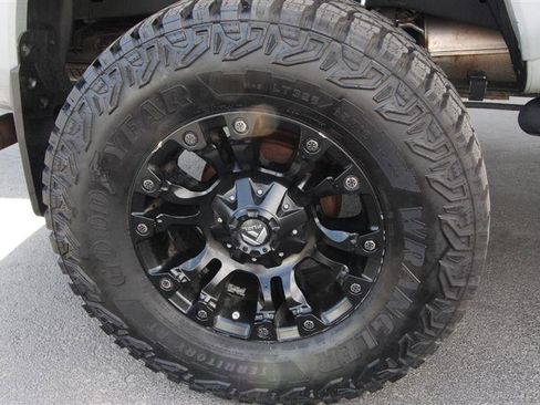 Used 2018 Toyota Tacoma TRD Sport w/ Technology Package AWD/4WD image 41