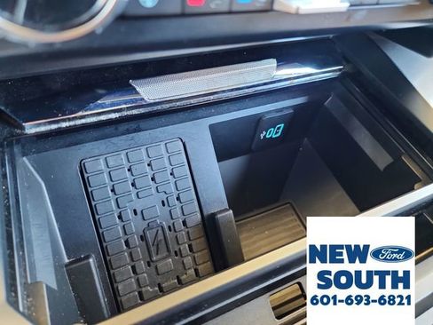 Used 2023 Ford F350 Lariat w/ Chrome Package image 29