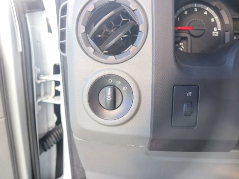 Used 2019 Ford E-350 and Econoline 350 Super Duty w/ Power Windows & Locks Group image 18