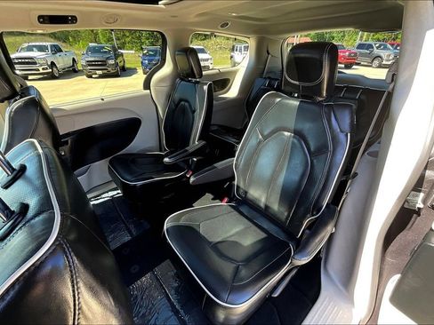 Used 2023 Chrysler Pacifica Limited FWD image 26