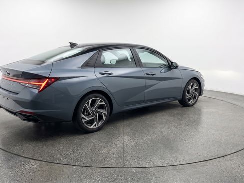 Used 2025 Hyundai Elantra SEL FWD image 9