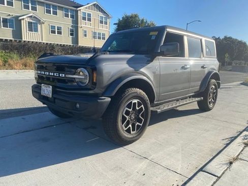 Used 2023 Ford Bronco Outer Banks AWD/4WD image 3