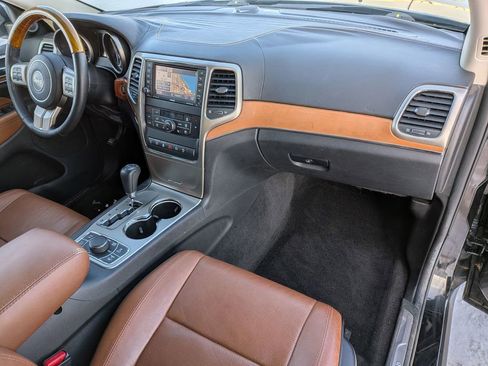 Used 2013 Jeep Grand Cherokee Overland w/ Advance Technology Group image 31