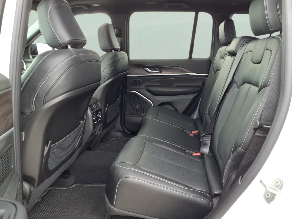 New 2027 Jeep Grand Cherokee Limited AWD/4WD image 12