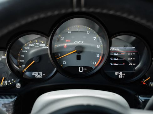 Used 2018 Porsche 911 GT3 RWD image 15