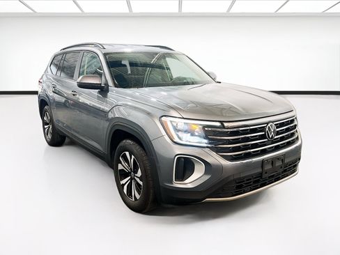 Used 2025 Volkswagen Atlas SE FWD image 3