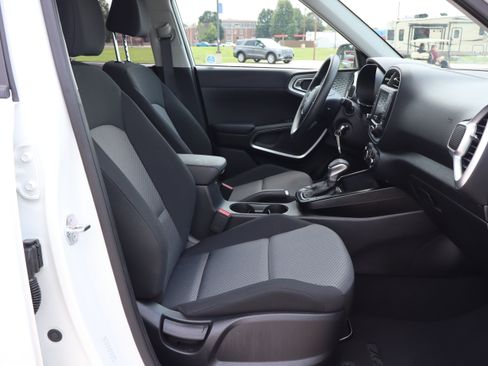Used 2025 Kia Soul LX w/ LX Technology Package FWD image 12