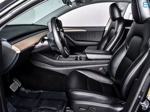 Used 2024 Tesla Model Y Performance image 14