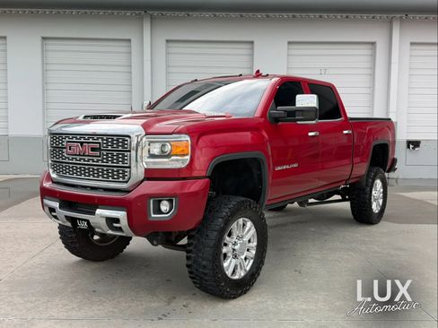 Used 2019 GMC Sierra 2500 Denali w/ Duramax Plus Package AWD/4WD image 1