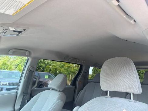 Used 2011 Toyota Sienna LE w/ Towing Pkg FWD image 21