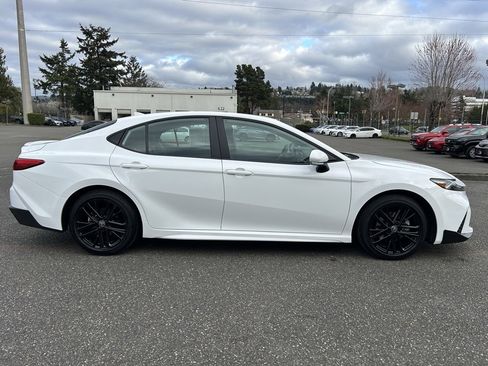 Certified 2025 Toyota Camry SE image 4