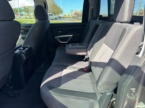 Used 2021 Nissan Titan SV w/ SV Convenience Package image 15