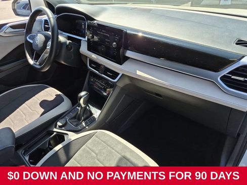 Used 2025 Volkswagen Taos SE AWD/4WD image 32