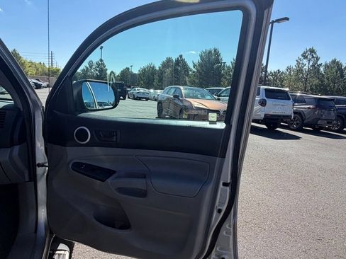 Used 2015 Toyota Tacoma PreRunner w/ SR5 Package RWD image 10
