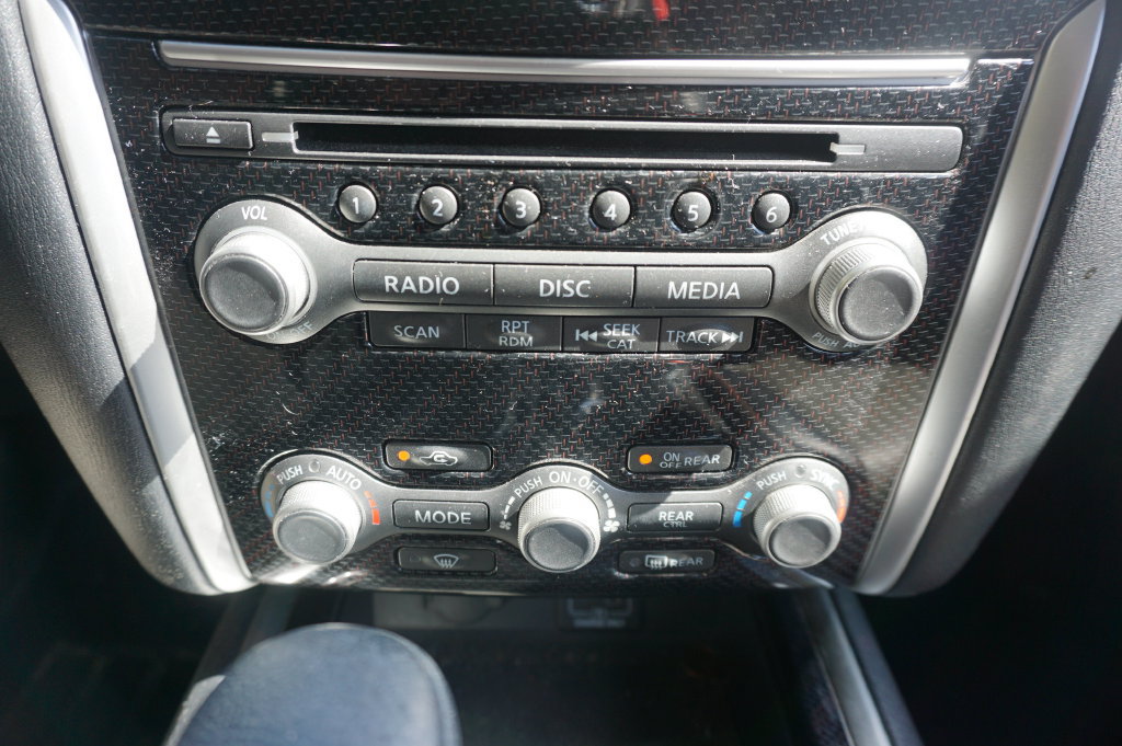 Used 2019 Nissan Pathfinder SL FWD image 12