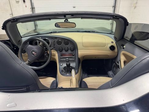 Used 2006 Pontiac Solstice Convertible w/ Premium Package RWD image 25