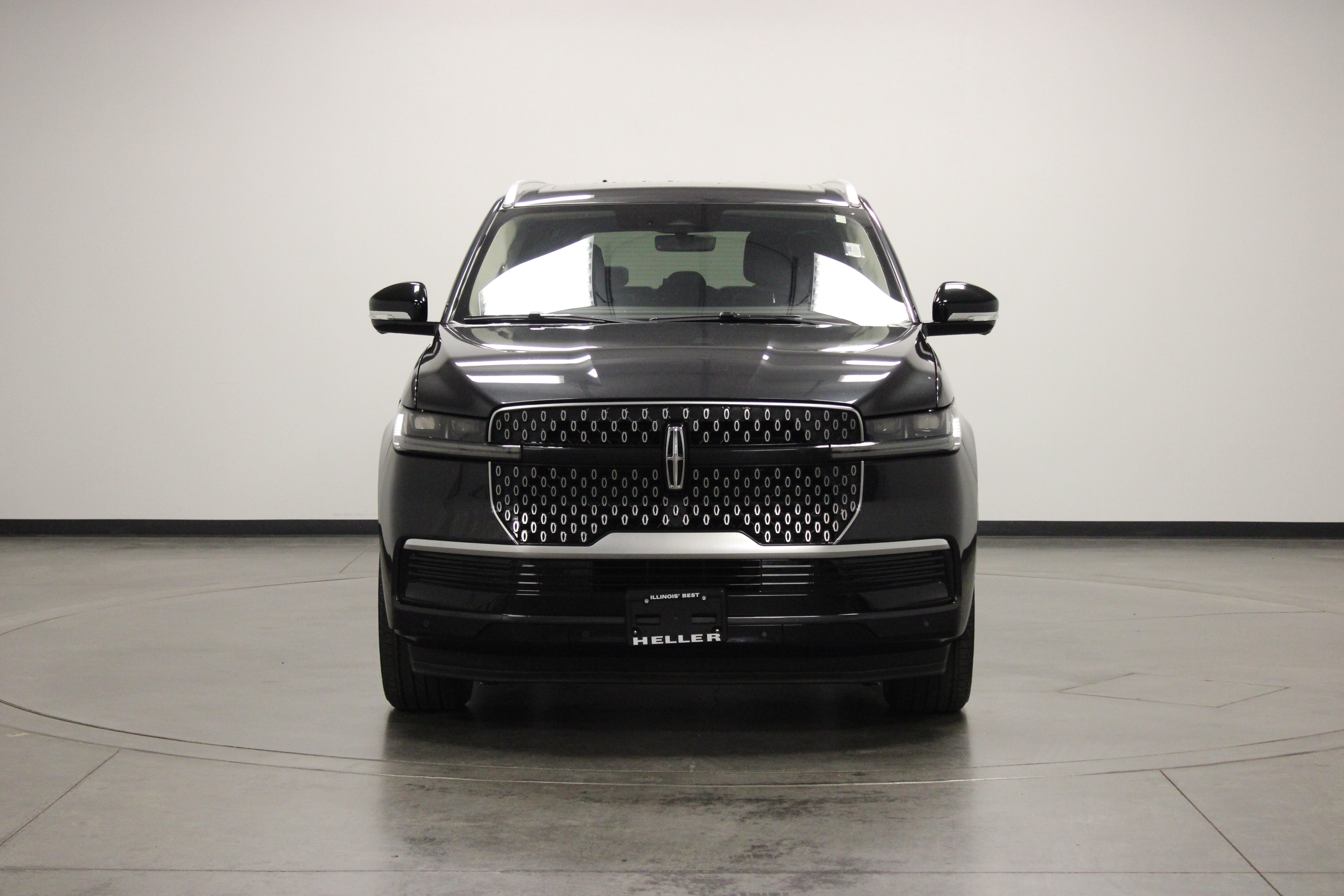 Used 2025 Lincoln Navigator Reserve AWD/4WD image 3