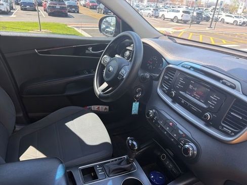 Used 2016 Kia Sorento LX image 17
