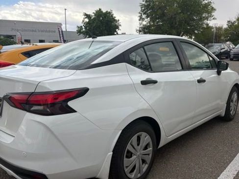 Used 2020 Nissan Versa S FWD image 3