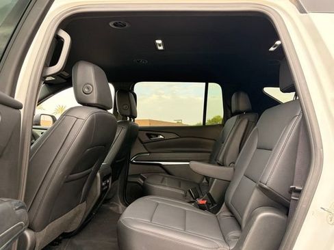 Used 2025 Chevrolet Traverse LT AWD/4WD image 11