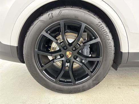 Certified 2025 Porsche Cayenne E-Hybrid image 16