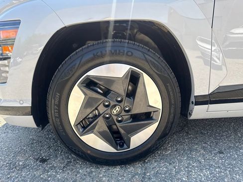 Certified 2024 Hyundai Kona Limited FWD image 11