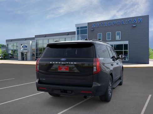 New 2025 Ford Expedition Active image 8