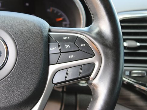 Used 2021 Jeep Grand Cherokee Laredo X image 17