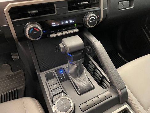 Used 2025 Toyota Tacoma SR5 AWD/4WD image 18