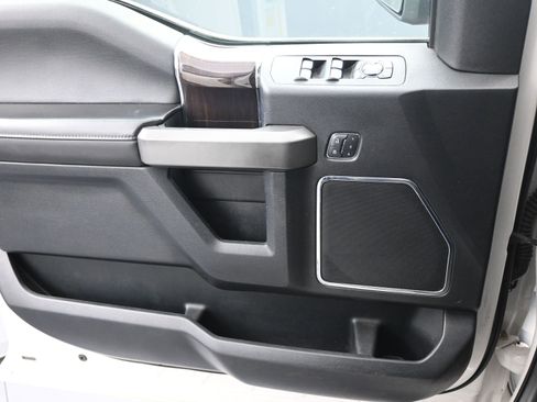 Used 2015 Ford F150 Platinum w/ Equipment Group 701A Luxury image 21