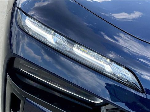 New 2025 BMW 760i xDrive w/ Executive Package image 13