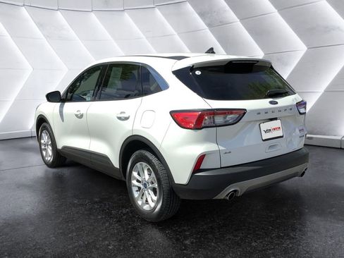 Used 2020 Ford Escape SE image 6