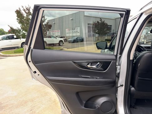 Used 2020 Nissan Rogue SL w/ Premium Package FWD image 22