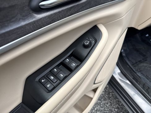 Used 2021 Jeep Grand Cherokee L Limited AWD/4WD image 15