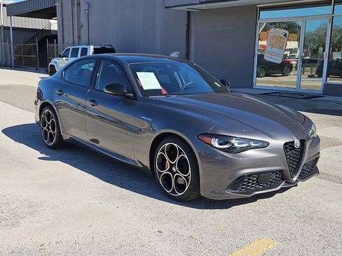 Used 2024 Alfa Romeo Giulia Veloce image 1
