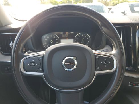 Used 2018 Volvo XC60 T6 Momentum w/ Advanced Package image 18